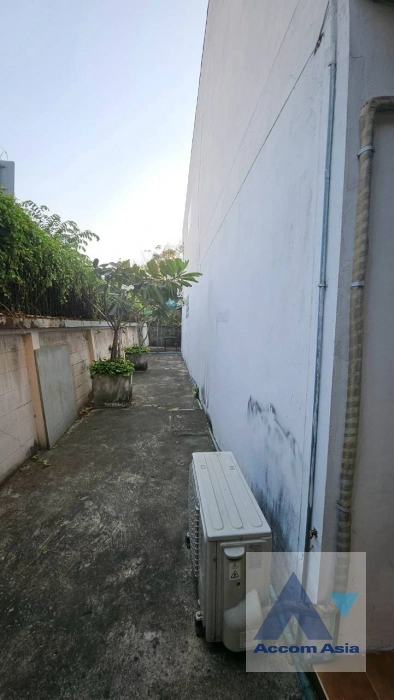 14  2 br House For Rent in Ploenchit ,Bangkok  13001517