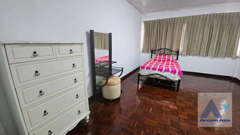 7  2 br House For Rent in Ploenchit ,Bangkok  13001517