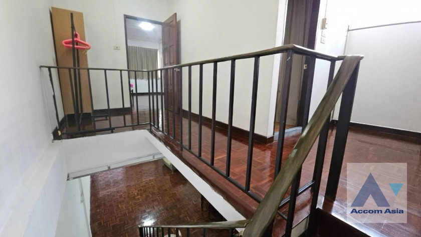 6  2 br House For Rent in Ploenchit ,Bangkok  13001517