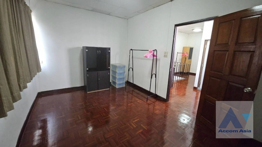 9  2 br House For Rent in Ploenchit ,Bangkok  13001517