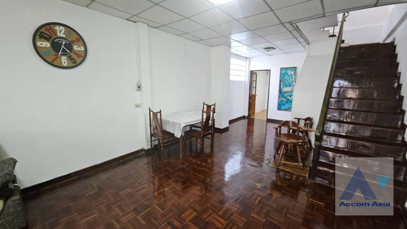 4  2 br House For Rent in Ploenchit ,Bangkok  13001517