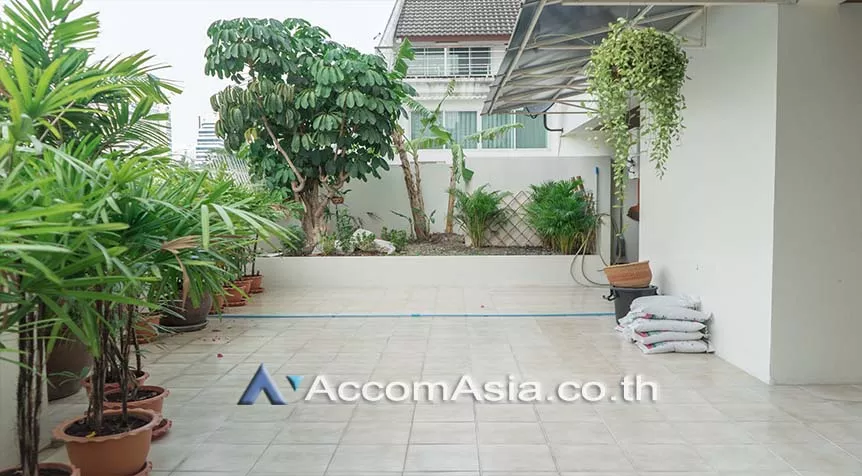 unitHuge Terrace, Pet friendly |  3 Bedrooms  Apartment For Rent in Sukhumvit, Bangkok  near BTS Phrom Phong (10220)