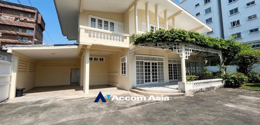 Home Office, Private Swimming Pool |  3 Bedrooms  House For Rent in Ratchadapisek, Bangkok  near MRT Phetchaburi (13001578)