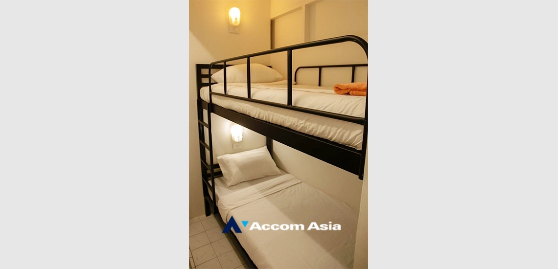 unit 4 Bedrooms  Townhouse For Rent & Sale in Sukhumvit, Bangkok  near BTS Asok (110185)