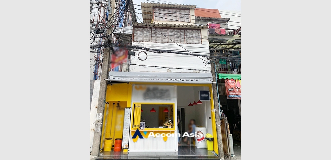 unit 4 Bedrooms  Townhouse For Rent & Sale in Sukhumvit, Bangkok  near BTS Asok (110185)