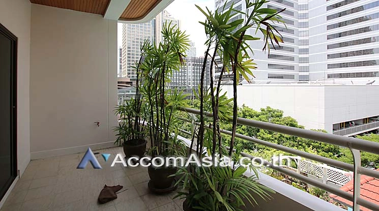 11  3 br Apartment For Rent in Sathorn ,Bangkok BTS Chong Nonsi at Cozy Low-rise Apartment in Sathorn, Walk to BTS 6 mins. 13001586