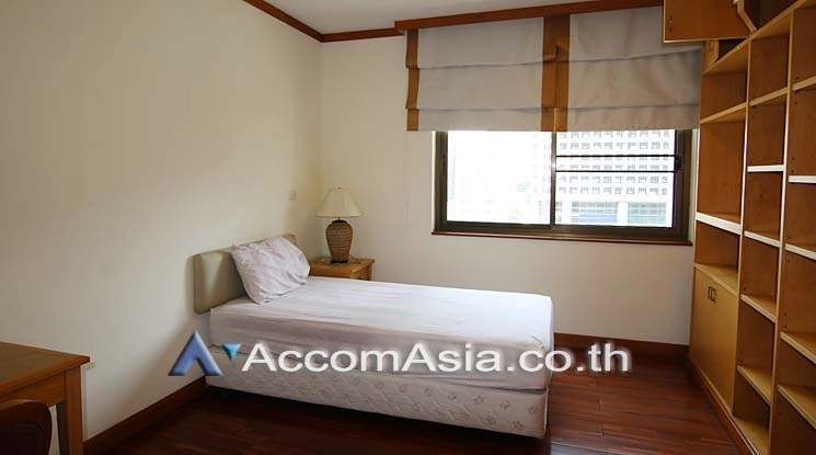 5  3 br Apartment For Rent in Sathorn ,Bangkok BTS Chong Nonsi at Cozy Low-rise Apartment in Sathorn, Walk to BTS 6 mins. 13001586