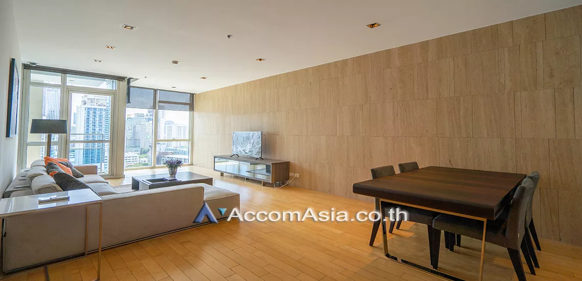  2 Bedrooms  Condominium For Rent in Ploenchit, Bangkok  near BTS Ploenchit (13001587)