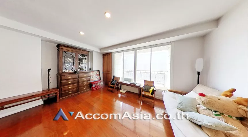 Baan Thanon Sarasin Condominium  2 Bedroom for Sale BTS Ratchadamri in Ploenchit Bangkok