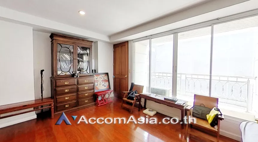 unit 2 Bedrooms  Condominium For Sale in Ploenchit, Bangkok  near BTS Ratchadamri (13001591)