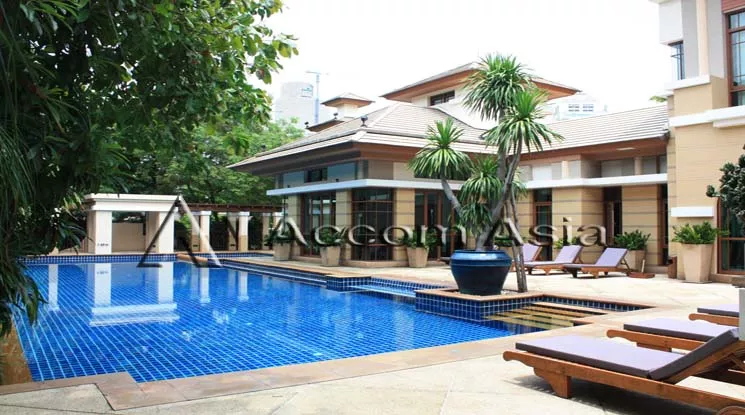  4 Bedrooms  House For Rent & Sale in Sukhumvit, Bangkok  near BTS Phra khanong (13001628)