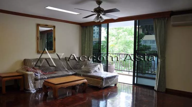  3 Bedrooms  Apartment For Rent in Sukhumvit, Bangkok  near BTS Phrom Phong (13001634)