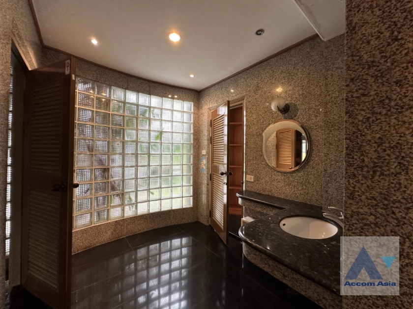 10  4 br Townhouse for rent and sale in Sukhumvit ,Bangkok BTS Thong Lo 13001642