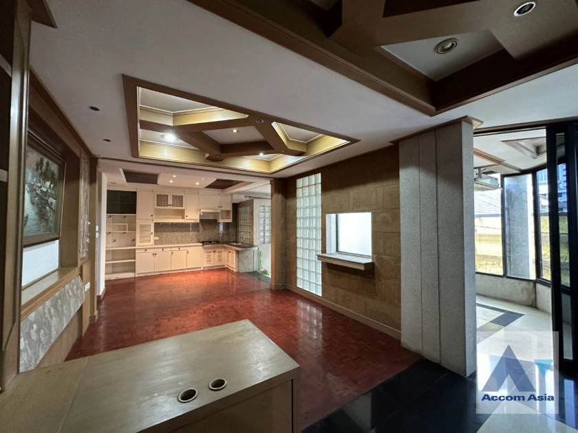 5  4 br Townhouse for rent and sale in Sukhumvit ,Bangkok BTS Thong Lo 13001642