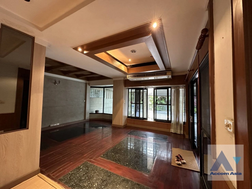  1  4 br Townhouse for rent and sale in Sukhumvit ,Bangkok BTS Thong Lo 13001642