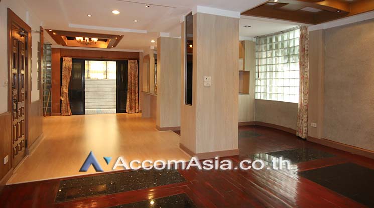 Home Office |  4 Bedrooms  Townhouse For Rent in Sukhumvit, Bangkok  near BTS Thong Lo (13001642)