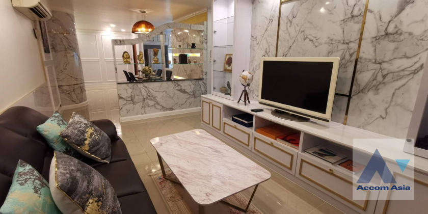 unit 1 Bedroom  Condominium For Rent in Silom, Bangkok  near BTS Chong Nonsi (13001678)