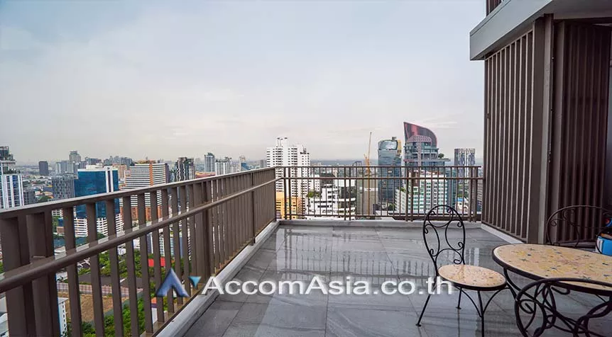 Huge Terrace |  Quattro Thonglor Condominium  3 Bedroom for Rent BTS Thong Lo in Sukhumvit Bangkok