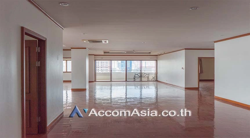 Big Balcony |  Tower Park Condominium  4 Bedroom for Rent BTS Nana in Sukhumvit Bangkok