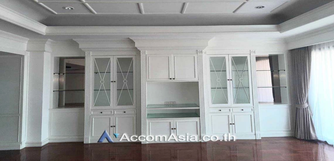 unit 4 Bedrooms  Condominium For Rent in Sukhumvit, Bangkok  near BTS Nana (13001743)