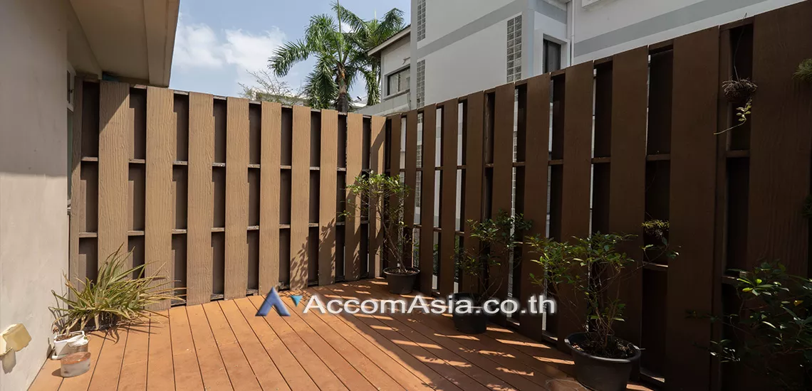 unit 3 Bedrooms  Townhouse For Rent in Sukhumvit, Bangkok  near BTS Ekkamai (10231)