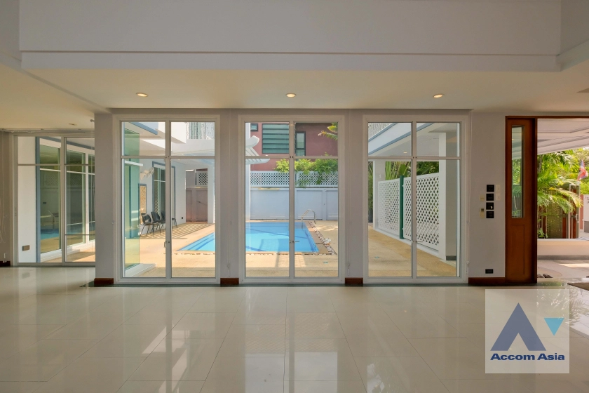 Private Swimming Pool |  5 Bedrooms  House For Rent in Sukhumvit, Bangkok  near BTS Phrom Phong (13001780)