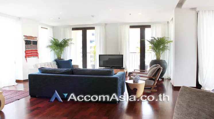 unit 4 Bedrooms  Apartment For Rent in Silom, Bangkok  near BTS Surasak (13001794)
