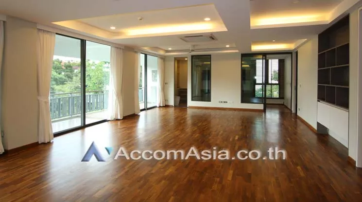  4 Bedrooms  Apartment For Rent in Sathorn, Bangkok  near BTS Chong Nonsi (13001854)