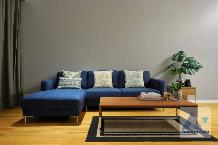 Pet friendly |  High-Rise Serviced Apartment Near The Em District Apartment  2 Bedroom for Sale & Rent BTS Phrom Phong in Sukhumvit Bangkok