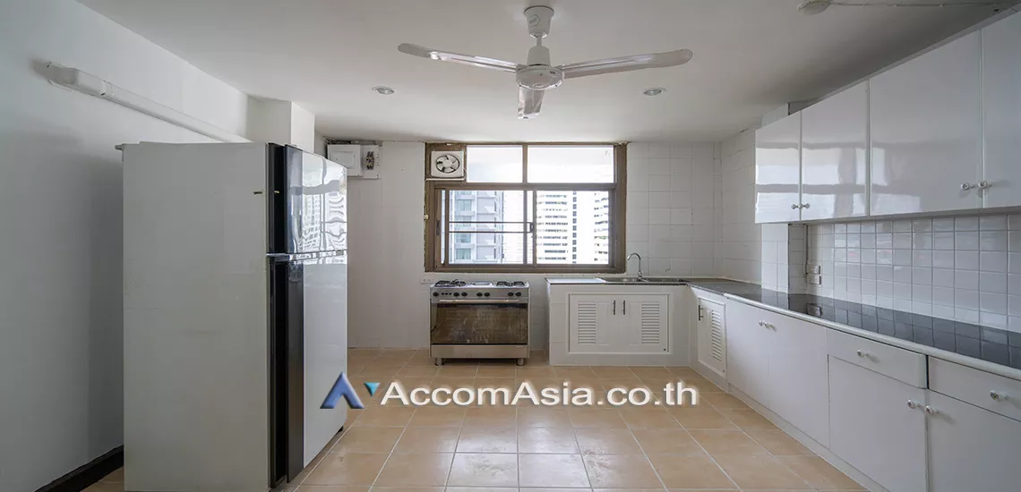 4  3 br Apartment For Rent in Sukhumvit ,Bangkok BTS Nana at Low rise and Peaceful 13001861