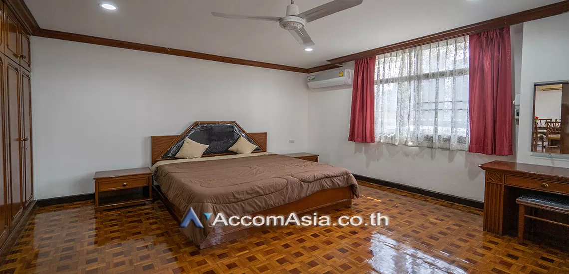 5  3 br Apartment For Rent in Sukhumvit ,Bangkok BTS Nana at Low rise and Peaceful 13001861
