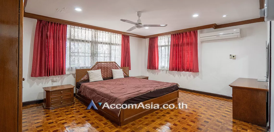 6  3 br Apartment For Rent in Sukhumvit ,Bangkok BTS Nana at Low rise and Peaceful 13001861