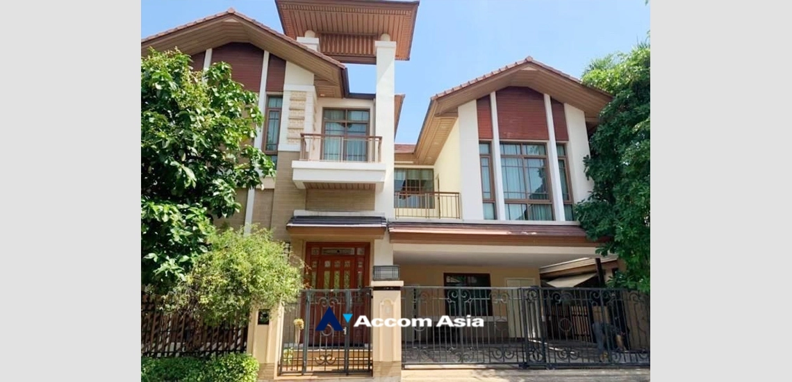  4 Bedrooms  House For Rent in Sukhumvit, Bangkok  near BTS Phra khanong (13001872)
