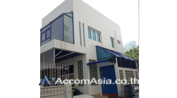 unitHome Office |  3 Bedrooms  House For Rent & Sale in Sukhumvit, Bangkok  near BTS Phrom Phong (13001878)