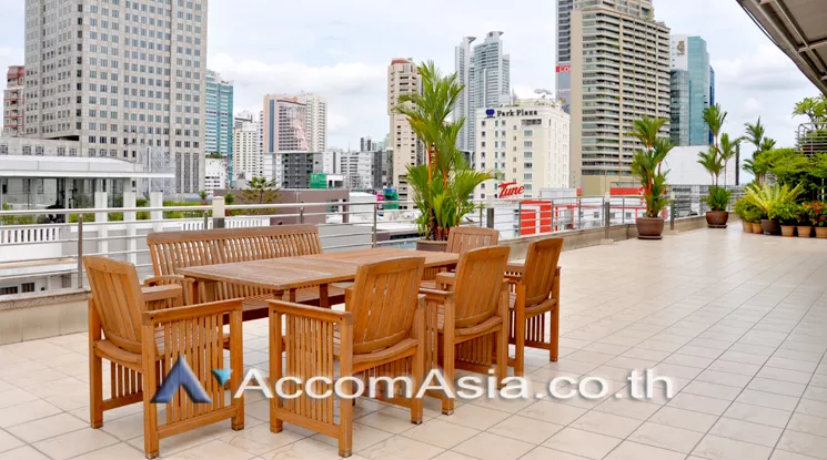  3 Bedrooms  Apartment For Rent in Sukhumvit, Bangkok  near BTS Asok - MRT Sukhumvit (10233)