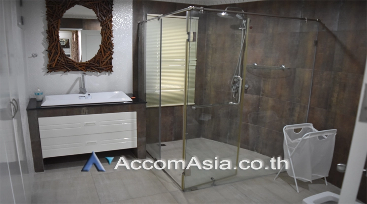  1  3 br Condominium for rent and sale in Charoen Nakhon ,Bangkok BTS Krung Thon Buri at Saichol Mansion 13001908