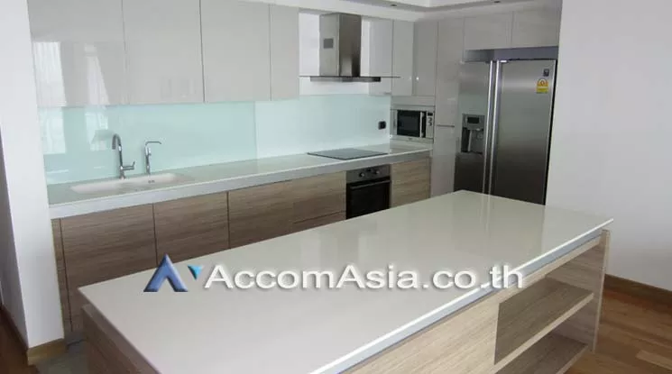unit 2 Bedrooms  Condominium For Rent in Phaholyothin, Bangkok  near BTS Ari (13001940)