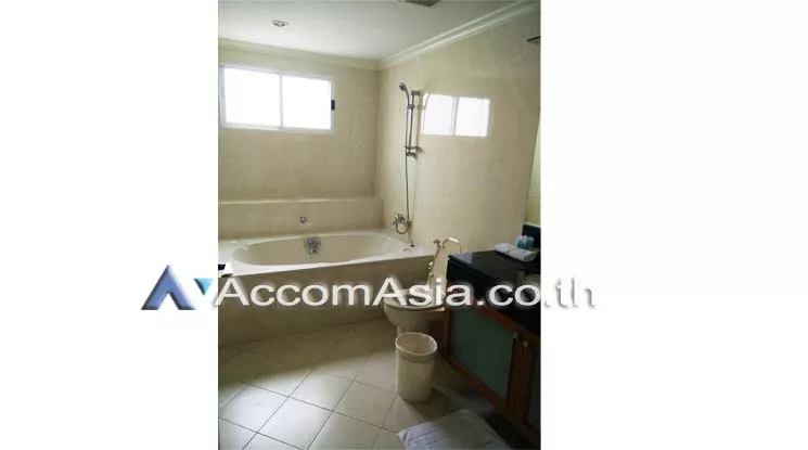  1  2 br Apartment For Rent in Sukhumvit ,Bangkok BTS Nana at Fully Furnished Suites 13001950