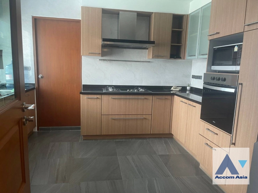 6  2 br Apartment For Rent in Sukhumvit ,Bangkok BTS Nana at Fully Furnished Apartment, Only 2 mins walk to BTS 13001950
