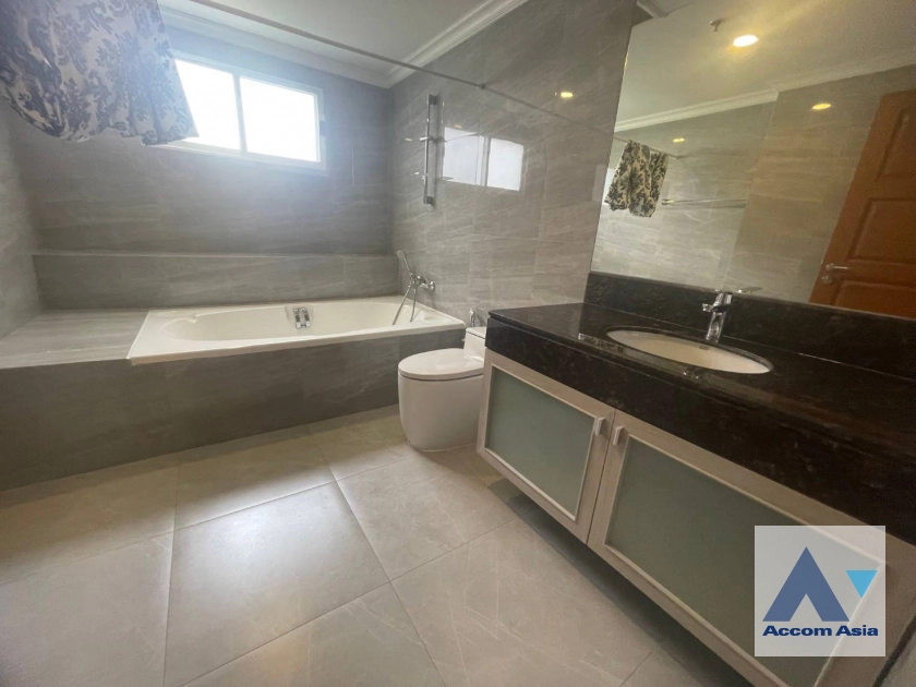 15  2 br Apartment For Rent in Sukhumvit ,Bangkok BTS Nana at Fully Furnished Apartment, Only 2 mins walk to BTS 13001950