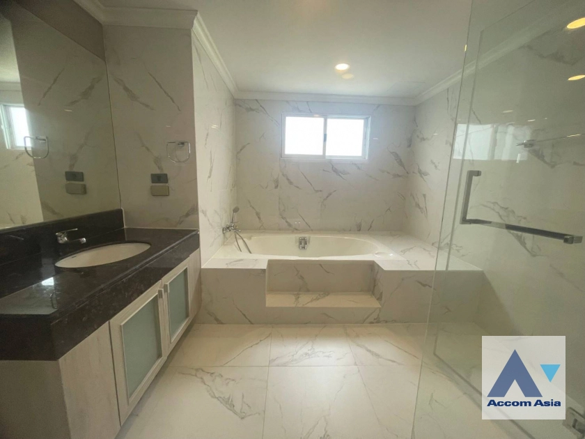 18  2 br Apartment For Rent in Sukhumvit ,Bangkok BTS Nana at Fully Furnished Apartment, Only 2 mins walk to BTS 13001950