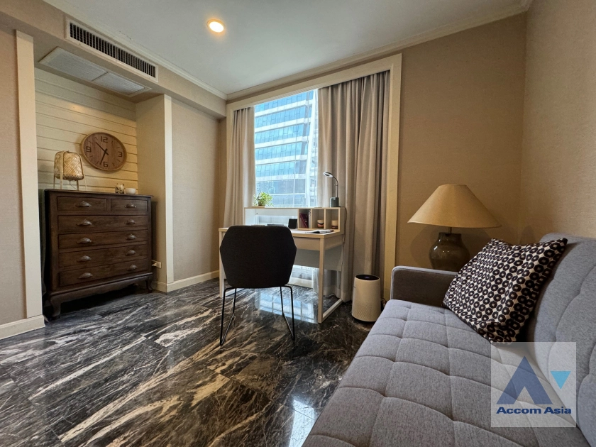  1  2 br Condominium For Sale in Ploenchit ,Bangkok BTS Chitlom at Somkid Gardens 13001993