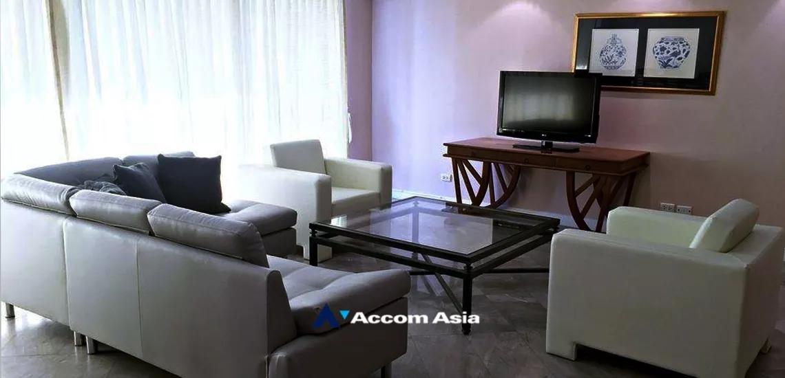  4 Bedrooms  Condominium For Rent in Ploenchit, Bangkok  near BTS Chitlom (13001994)