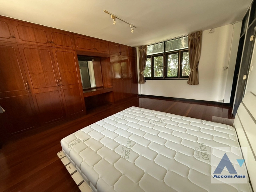11  2 br House For Rent in Sathorn ,Bangkok BRT Thanon Chan 13002011
