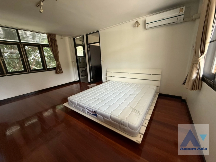10  2 br House For Rent in Sathorn ,Bangkok BRT Thanon Chan 13002011