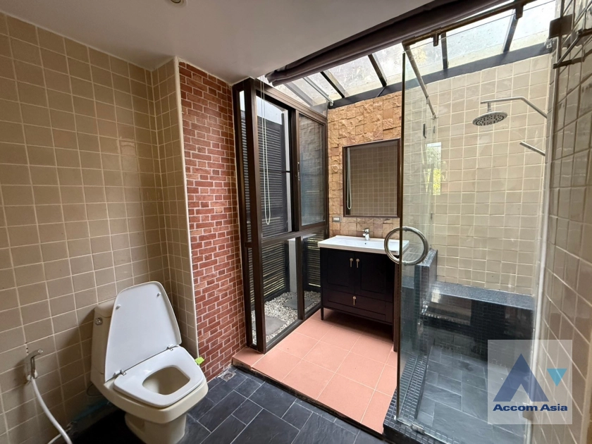 15  2 br House For Rent in Sathorn ,Bangkok BRT Thanon Chan 13002011