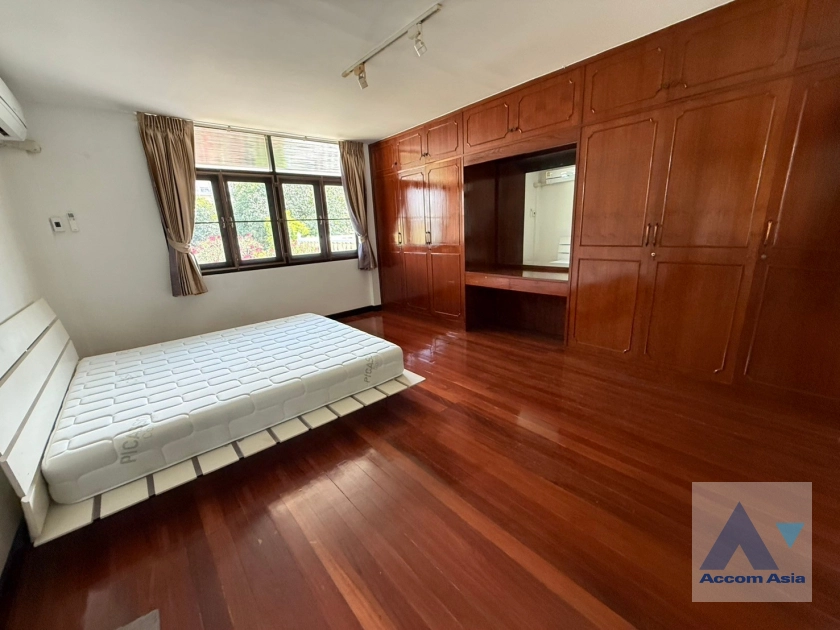 12  2 br House For Rent in Sathorn ,Bangkok BRT Thanon Chan 13002011