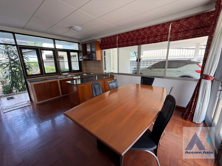 4  2 br House For Rent in Sathorn ,Bangkok BRT Thanon Chan 13002011