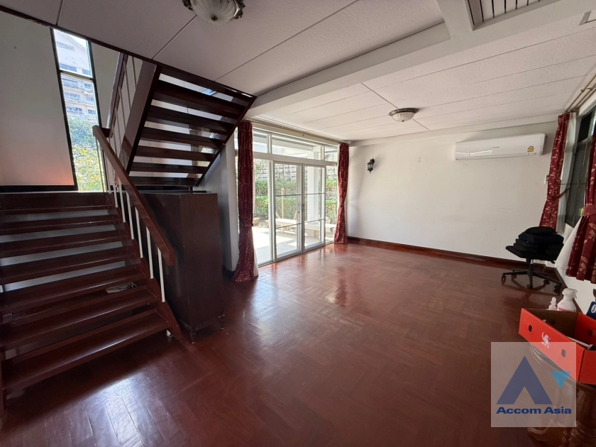 8  2 br House For Rent in Sathorn ,Bangkok BRT Thanon Chan 13002011