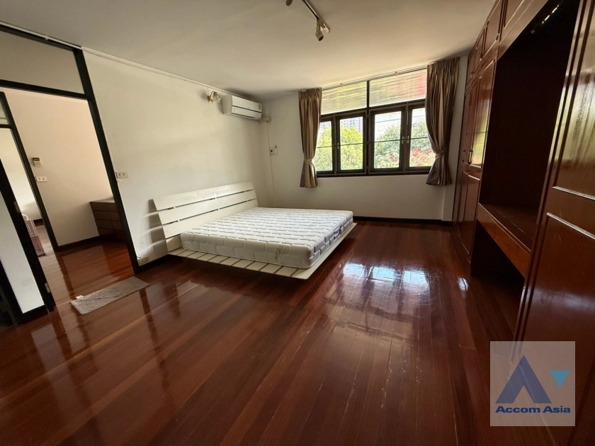 9  2 br House For Rent in Sathorn ,Bangkok BRT Thanon Chan 13002011
